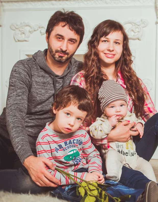 NA Hope consultant with a happy family